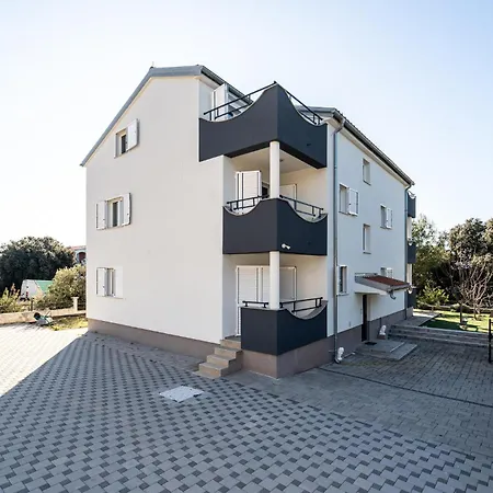 Appartement Awesome In With Wifi Bibinje