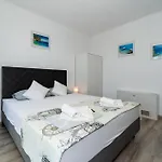 Appartement Awesome In With Wifi *